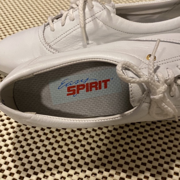Easy Spirit women’s white leather Motion Lace Up oxford. Size 5.5. - Picture 4 of 9